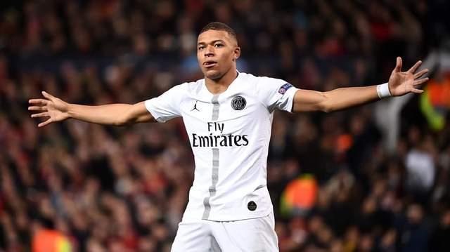 2025上海明日之星冠军杯足球赛圆满落幕，颁奖仪式进行