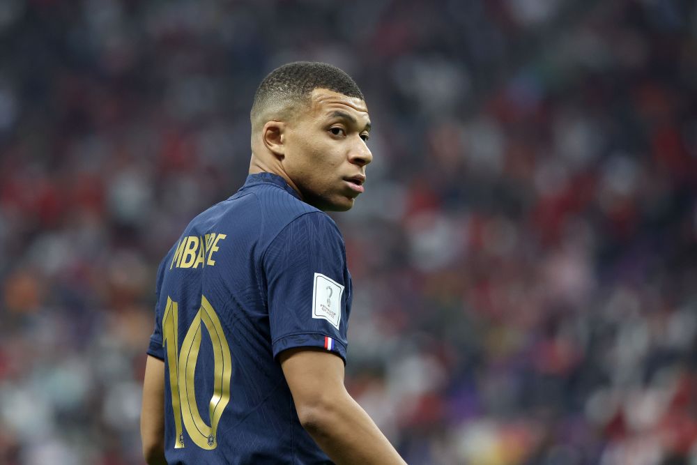 篮球湖人球员赛后接受媒体采访