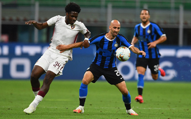 前河北队门将王年将成拍戏时被打伤，眼角被打开缝了三针